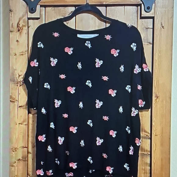 Floral Black Women's Top - Picture 1 of 4